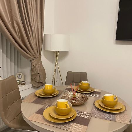 Apartmán Hla Holytown Mossend Exteriér fotografie
