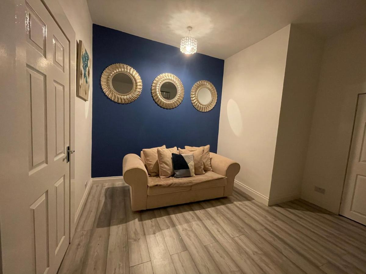 Apartmán Hla Holytown Mossend Exteriér fotografie