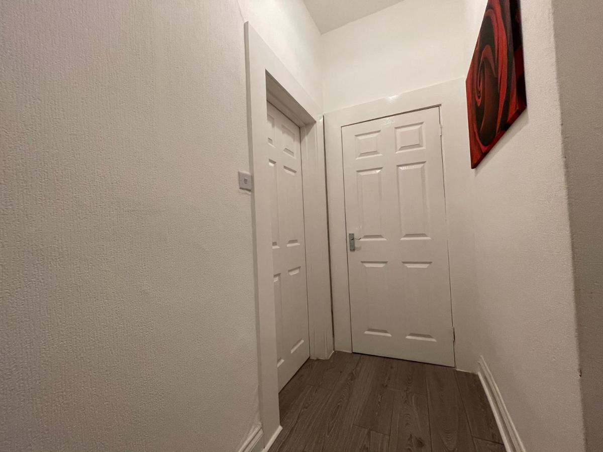 Apartmán Hla Holytown Mossend Exteriér fotografie