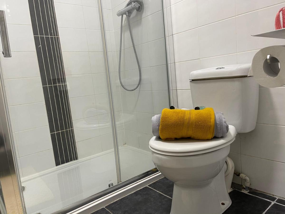 Apartmán Hla Holytown Mossend Exteriér fotografie
