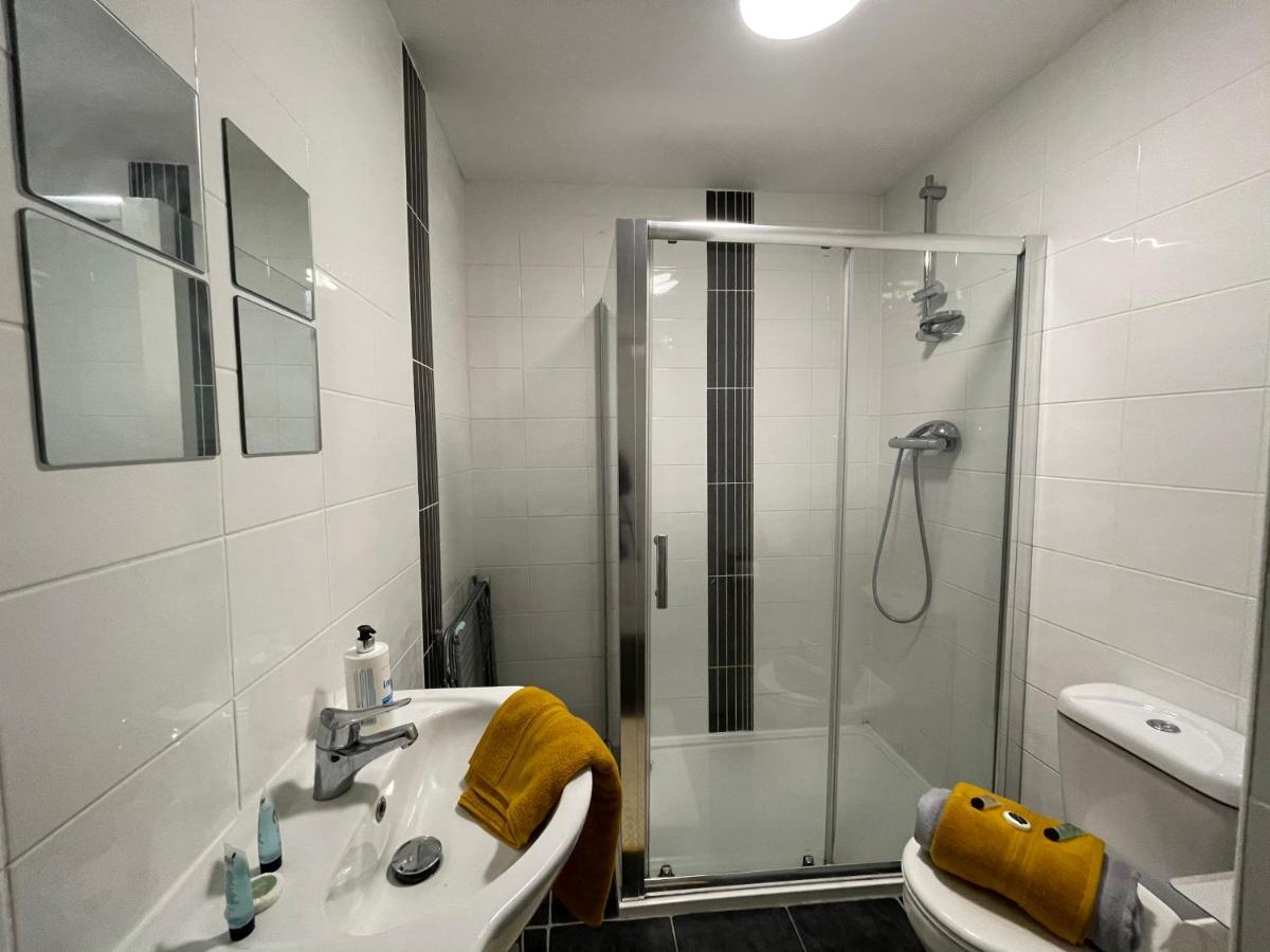 Apartmán Hla Holytown Mossend Exteriér fotografie