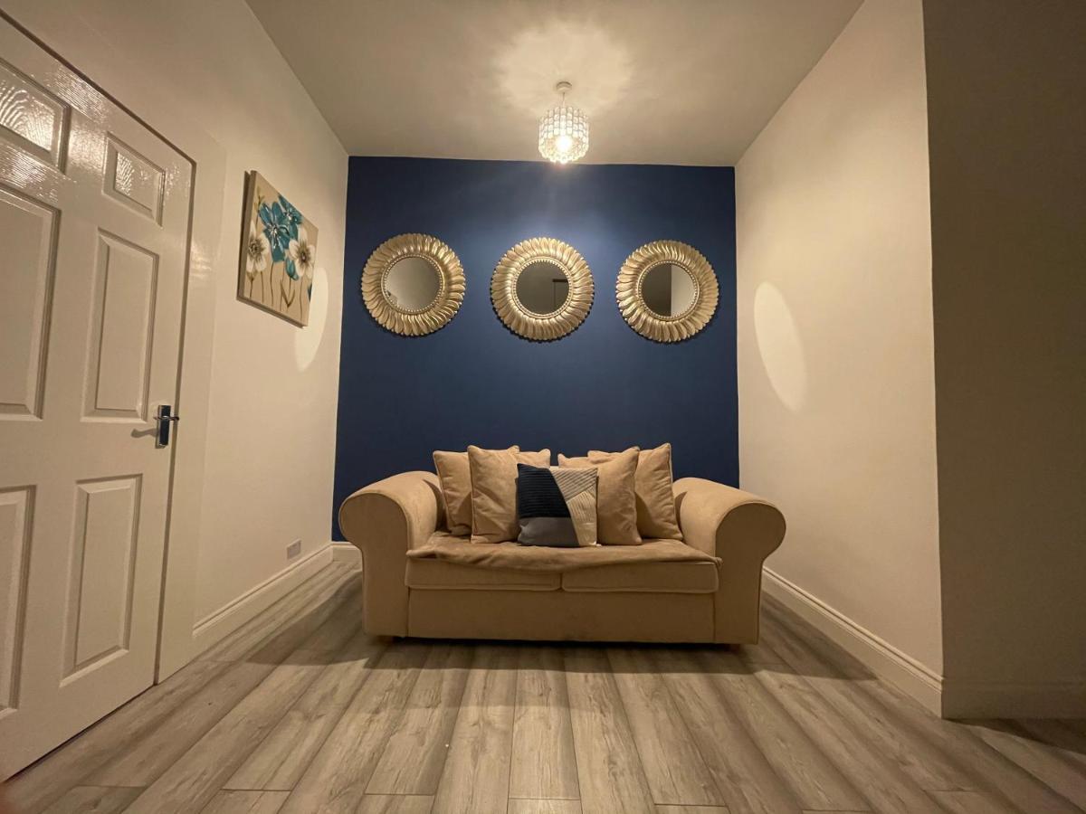 Apartmán Hla Holytown Mossend Exteriér fotografie