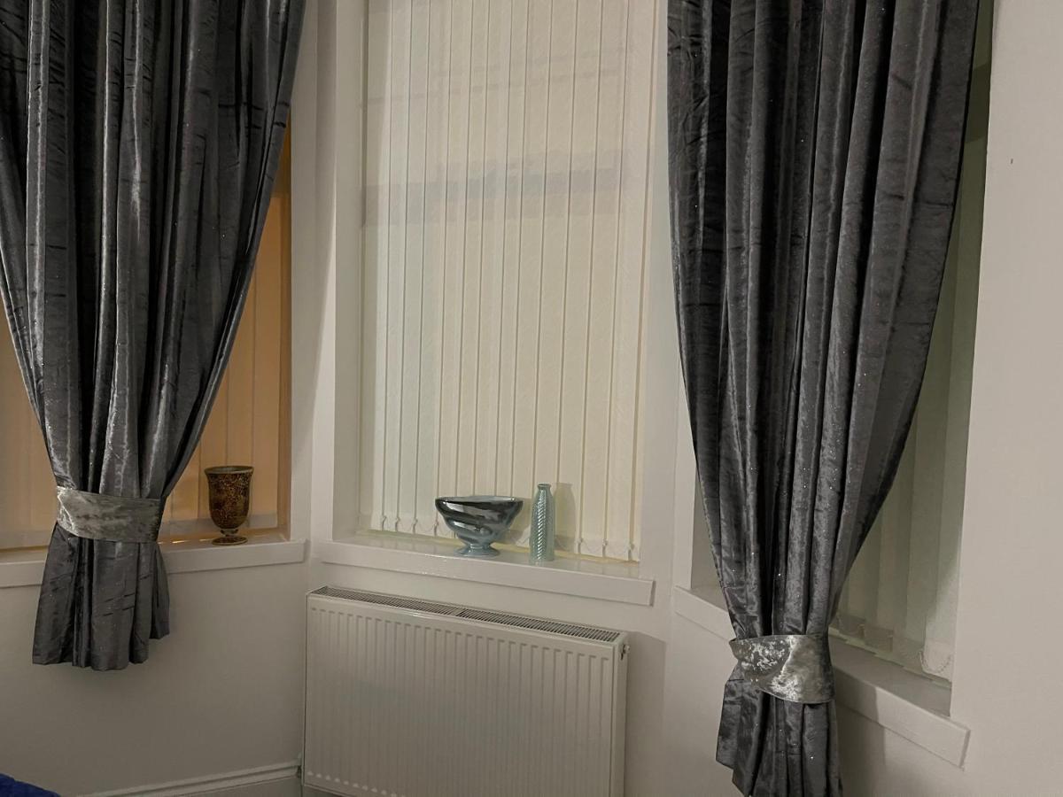 Apartmán Hla Holytown Mossend Exteriér fotografie