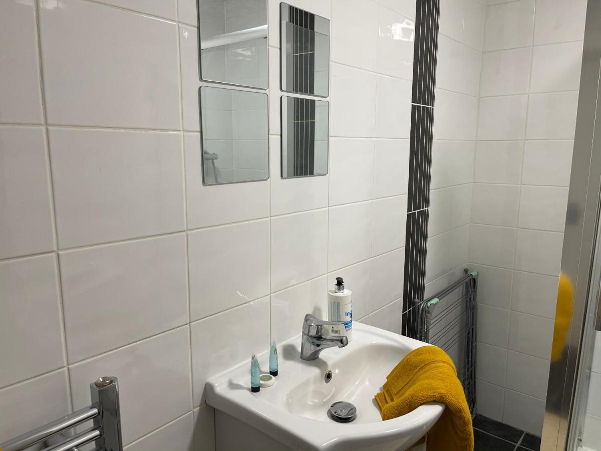 Apartmán Hla Holytown Mossend Exteriér fotografie